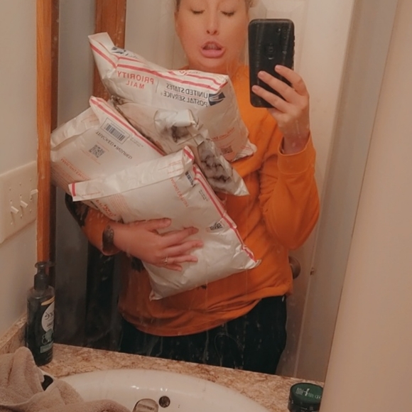 Meet your Posher, Mandi - Picture 2 of 3